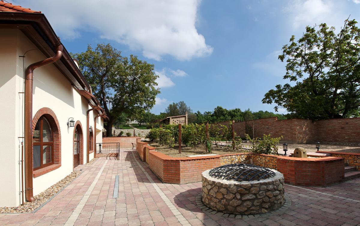 Hotel Vinopa Hustopeče 外观 照片