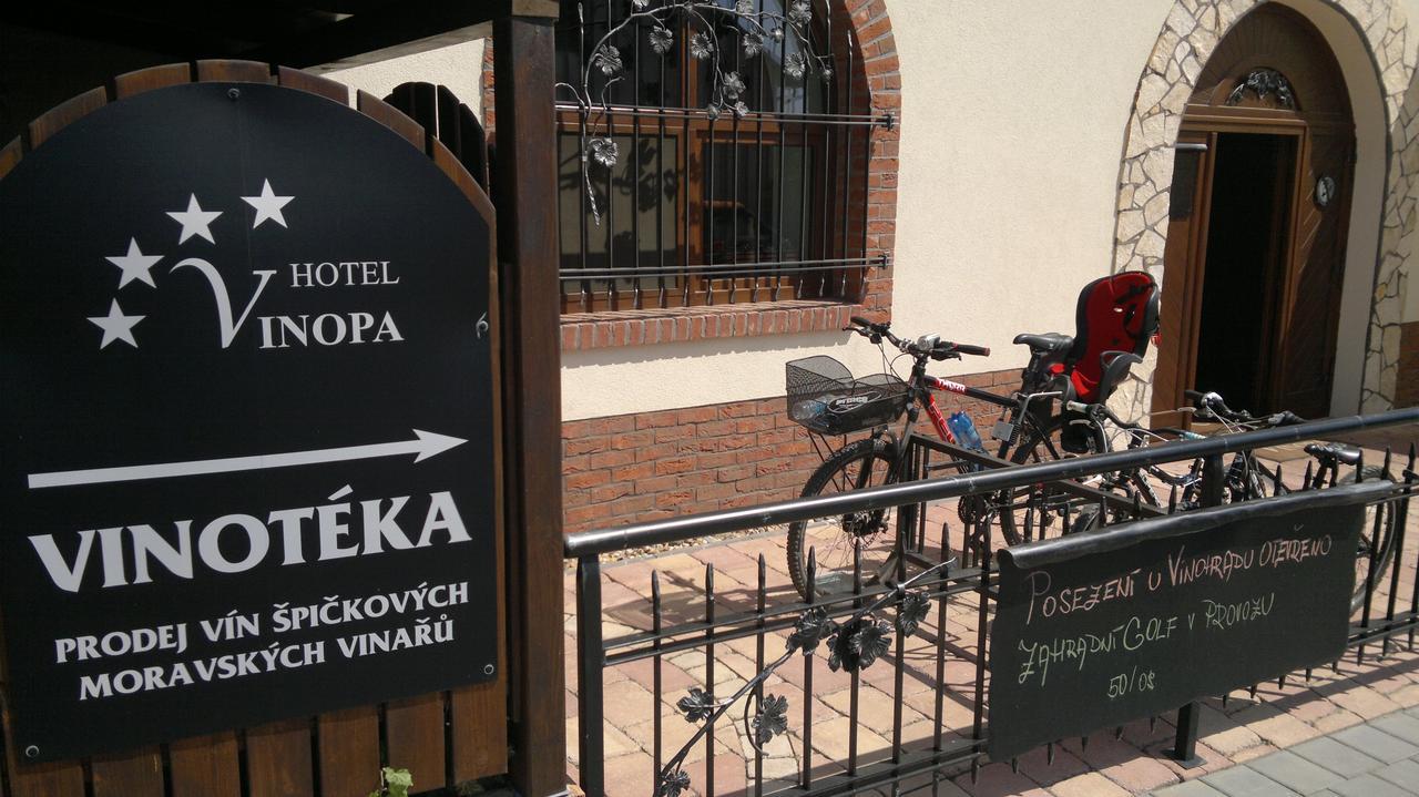 Hotel Vinopa Hustopeče 外观 照片