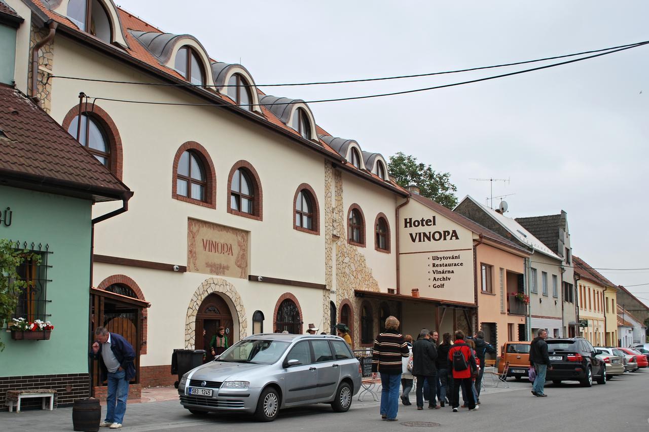 Hotel Vinopa Hustopeče 外观 照片