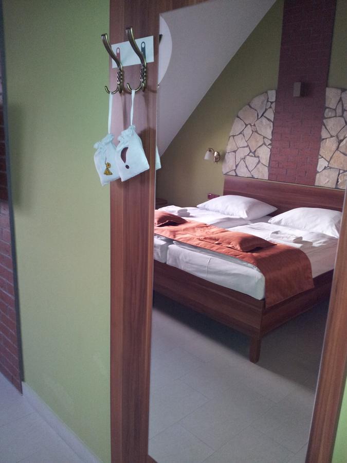 Hotel Vinopa Hustopeče 外观 照片