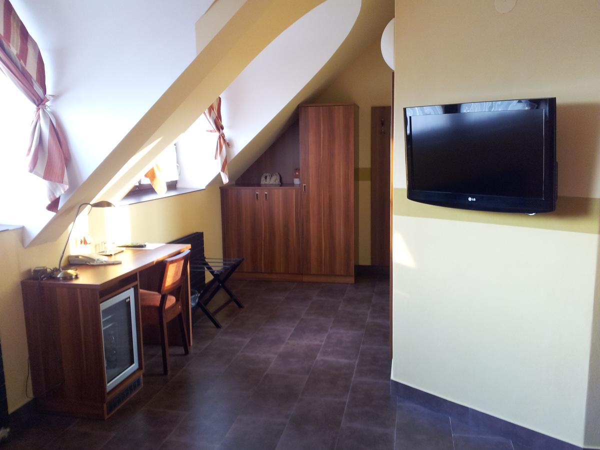 Hotel Vinopa Hustopeče 外观 照片