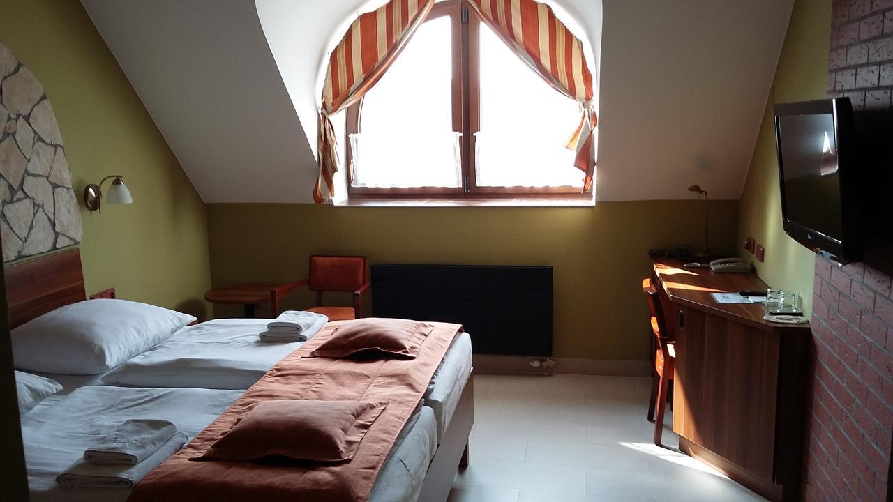 Hotel Vinopa Hustopeče 外观 照片
