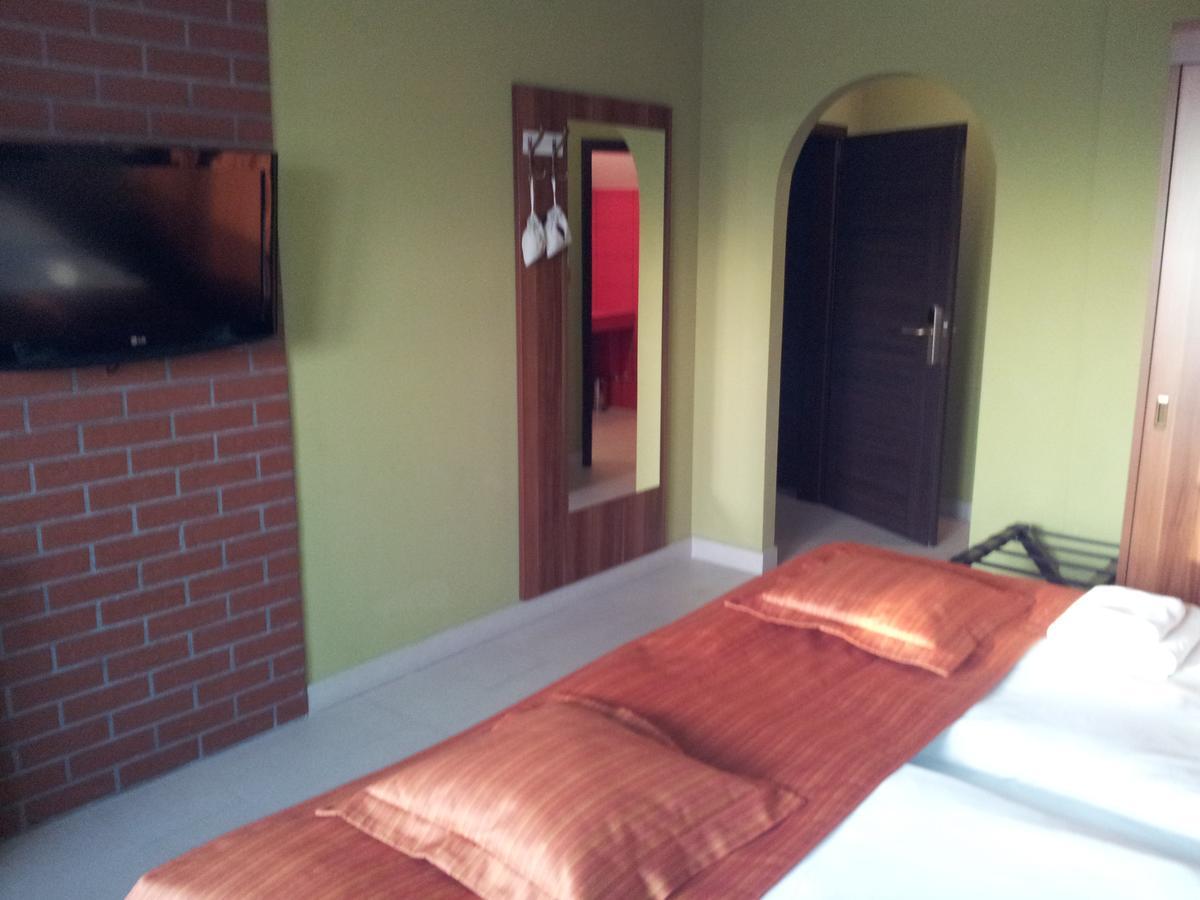Hotel Vinopa Hustopeče 外观 照片