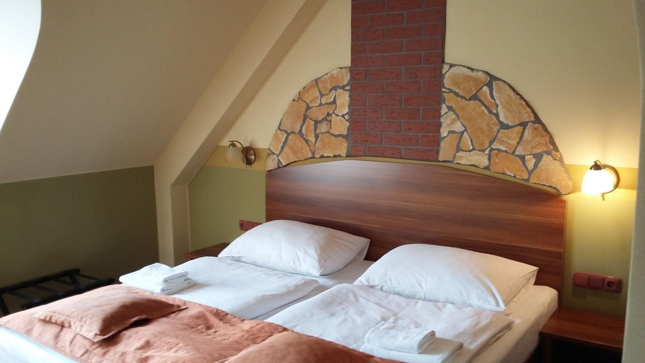 Hotel Vinopa Hustopeče 外观 照片